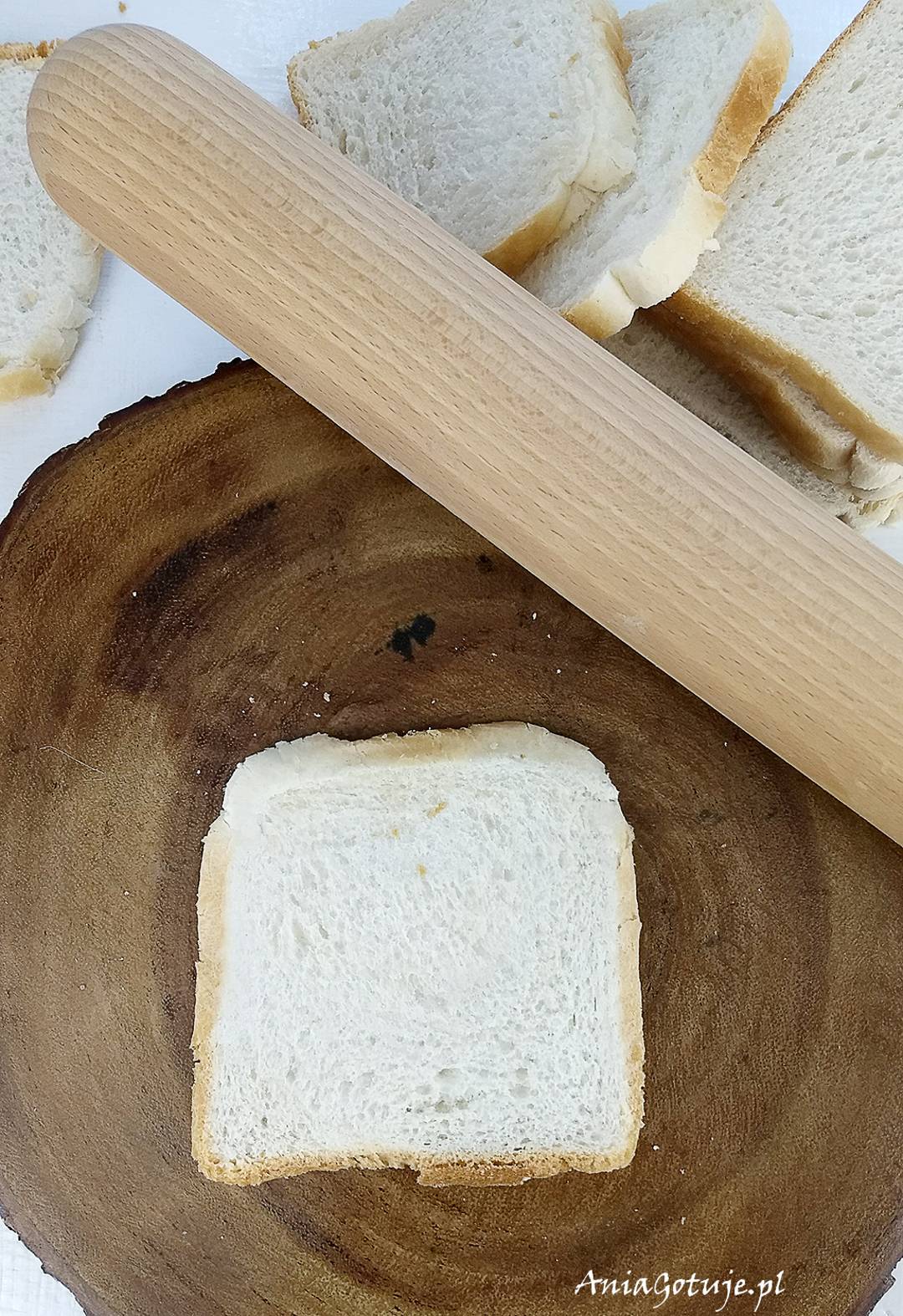 Grzanki z chleba tostowego, 1