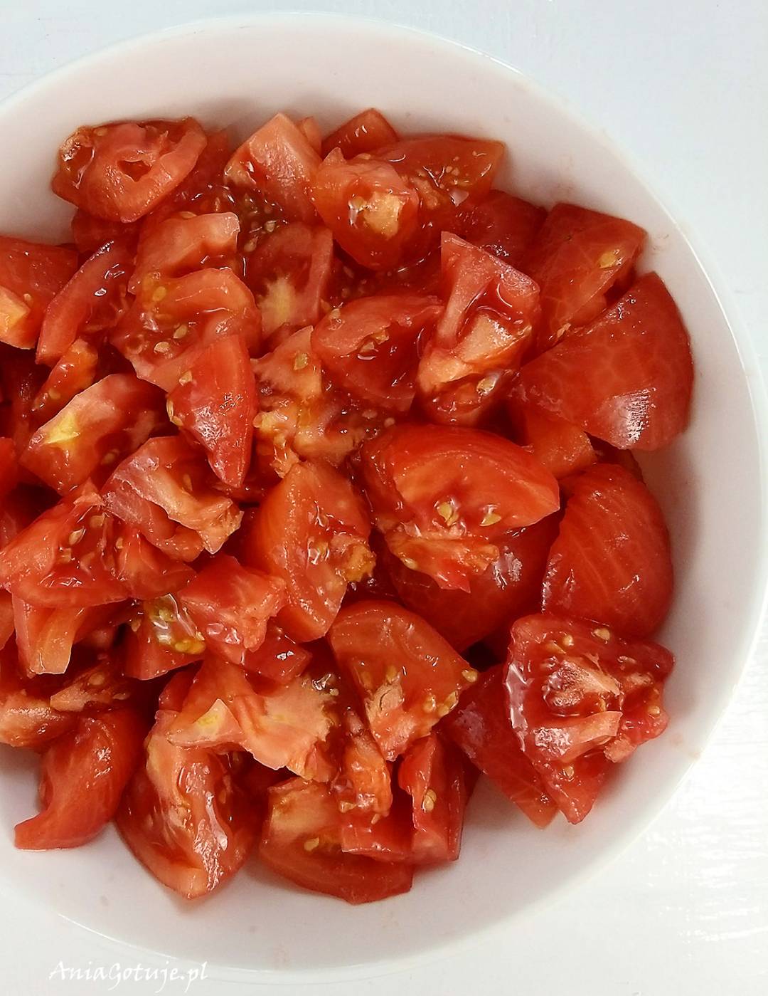 Obierz ze sk&oacute;rki pomidory