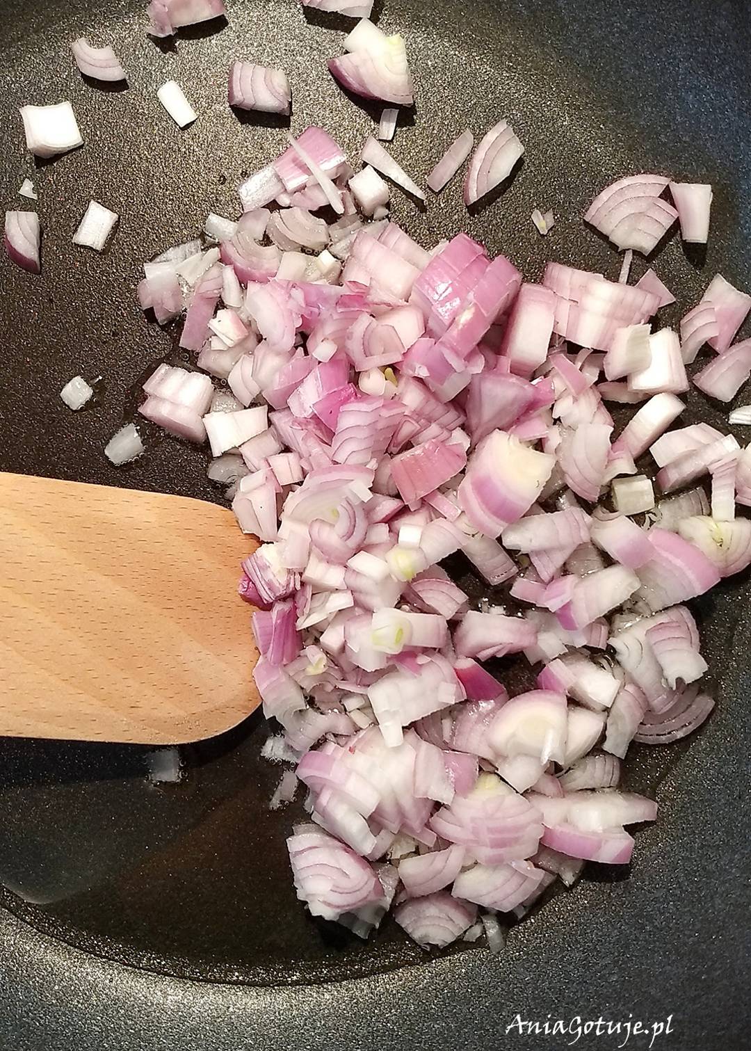 Podsmaż cebulę