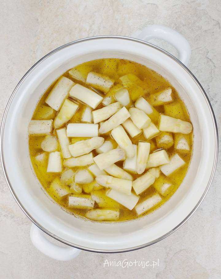 Zupa krem ze szparag&oacute;w, 4