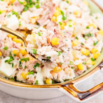 Sałatka z tuńczykiem i ryżem