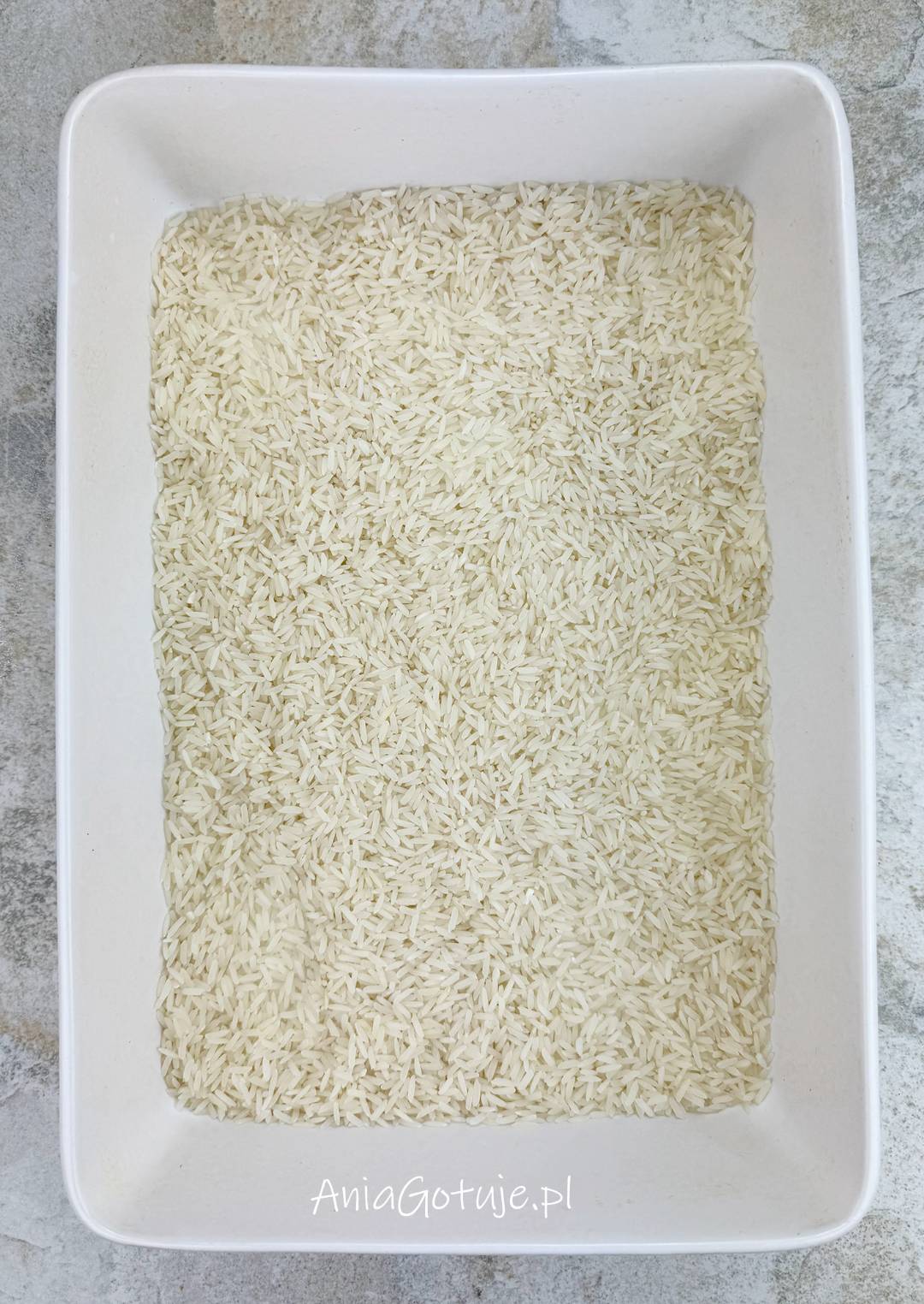 Suchy ryż umieść w formie